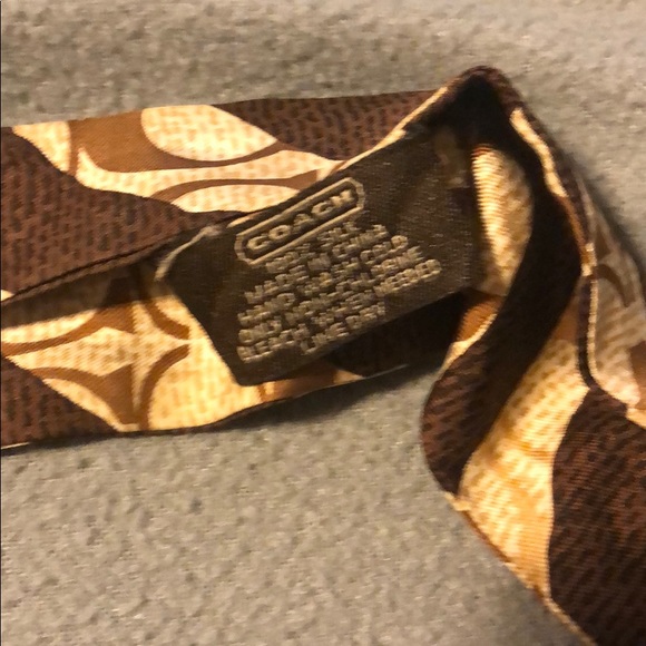 Coach Bow - Picture 2 of 2